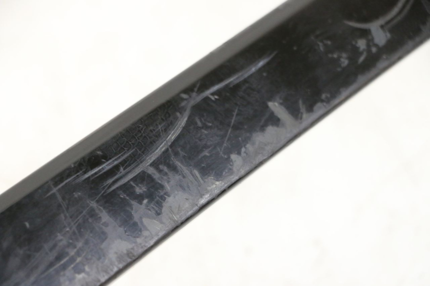 photo de FALDóN LATERAL TRASERO DERECHO PIAGGIO VESPA S 2T 50 (2007 - 2014)