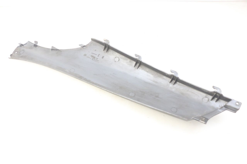 photo de FALDóN LATERAL TRASERO DERECHO PIAGGIO X9 EVOLUTION 500 (2003 - 2005)