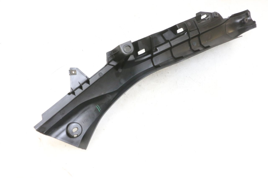 photo de BAJO CARENADO TRASERO DERECHA YAMAHA TRICITY 300 (2020 - 2024) - Zoom estado de uso