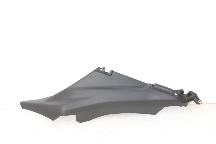 photo de BAJO CARENADO TRASERO DERECHA YAMAHA XMAX X-MAX 125 (2021 - 2025)