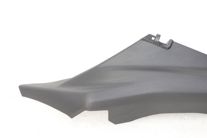 photo de BAJO CARENADO TRASERO DERECHA YAMAHA XMAX X-MAX 125 (2021 - 2025)