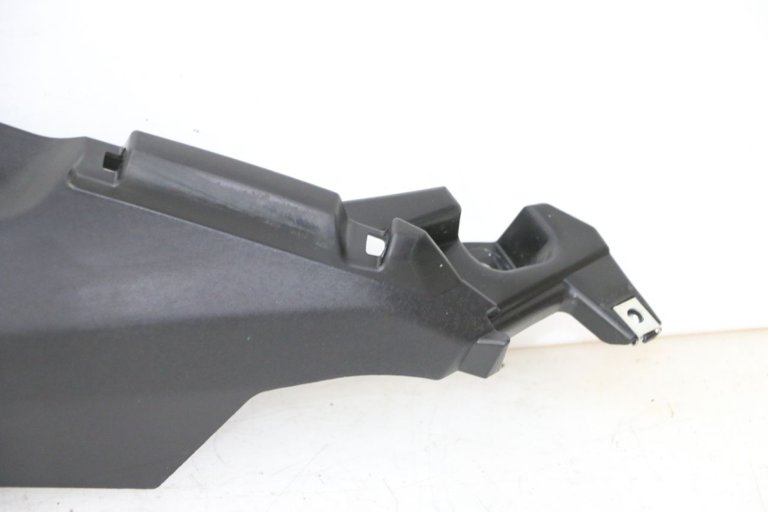 photo de BAJO CARENADO TRASERO DERECHA YAMAHA XMAX X-MAX 125 (2021 - 2025)