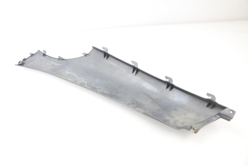 photo de FALDóN LATERAL TRASERO DERECHO PIAGGIO X9 125 (2000 - 2003)