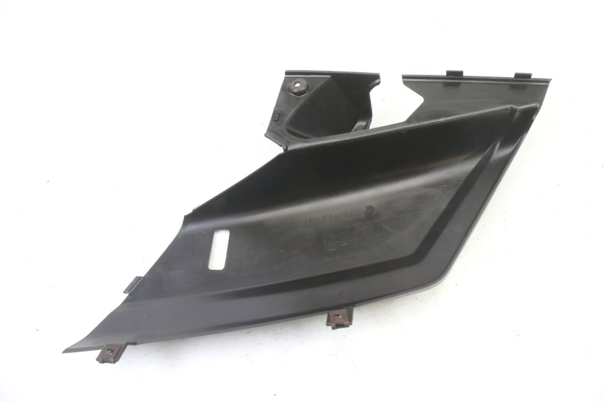 photo de BAJO CARENADO TRASERO DERECHA YAMAHA XMAX X-MAX 125 (2006 - 2009)