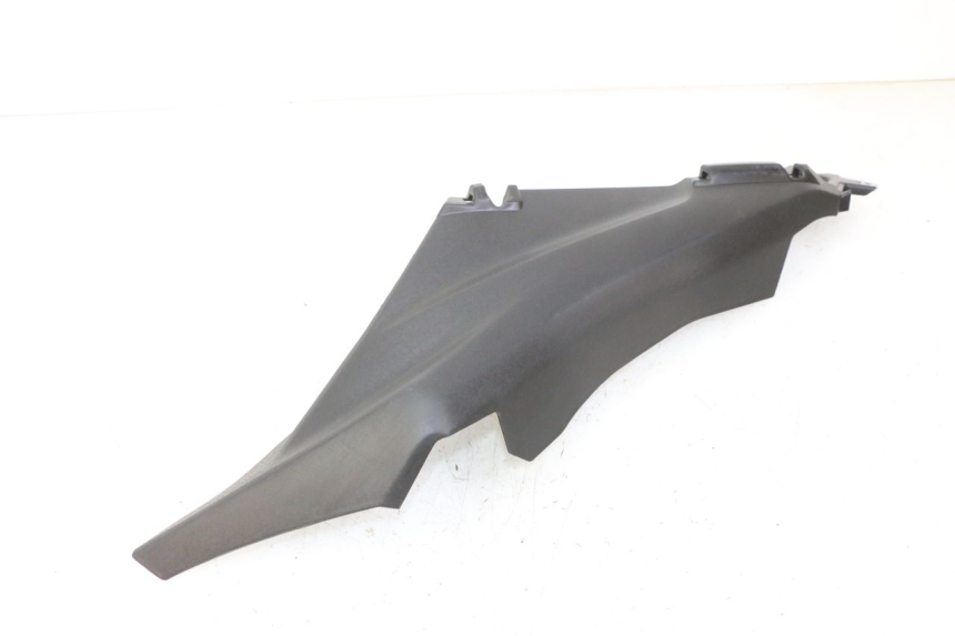 photo de BAJO CARENADO TRASERO DERECHA YAMAHA XMAX X-MAX 125 (2021 - 2025)