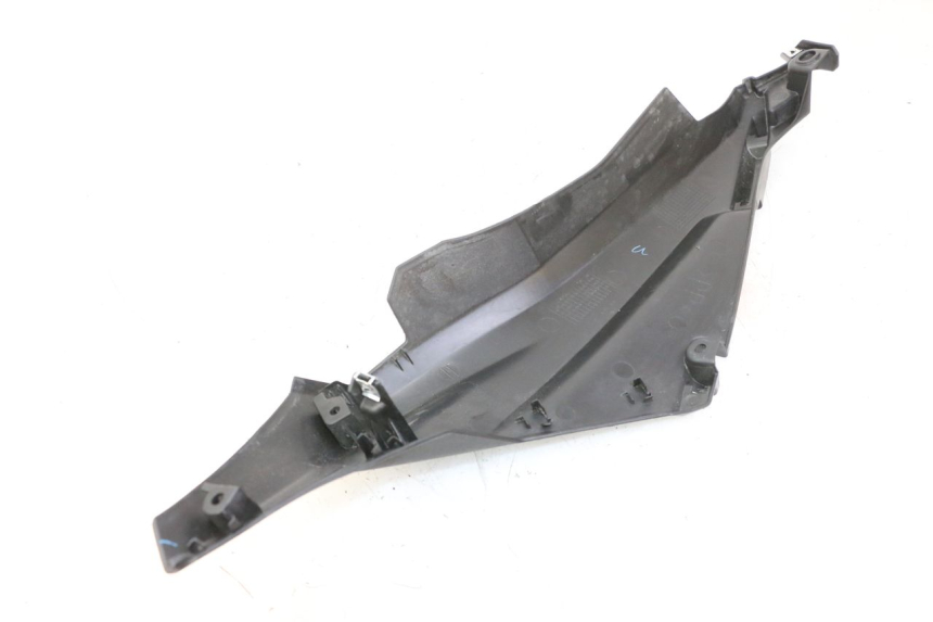 photo de BAJO CARENADO TRASERO DERECHA YAMAHA XMAX X-MAX 125 (2021 - 2025)