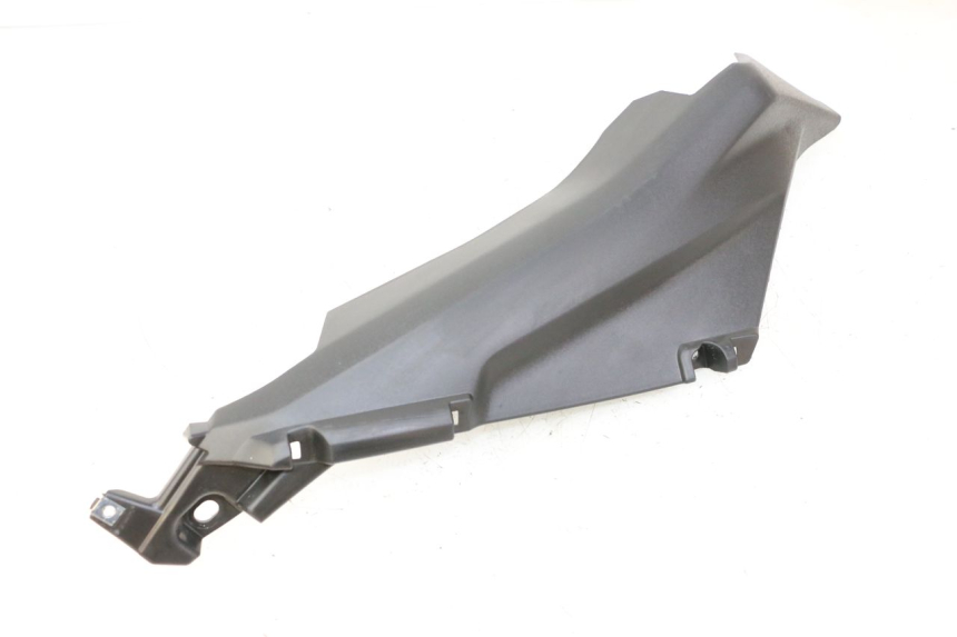 photo de BAJO CARENADO TRASERO DERECHA YAMAHA XMAX X-MAX 125 (2021 - 2025)
