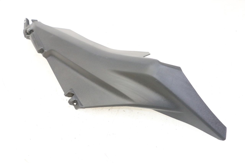 photo de BAJO CARENADO TRASERO DERECHA YAMAHA XMAX X-MAX 125 (2021 - 2025)