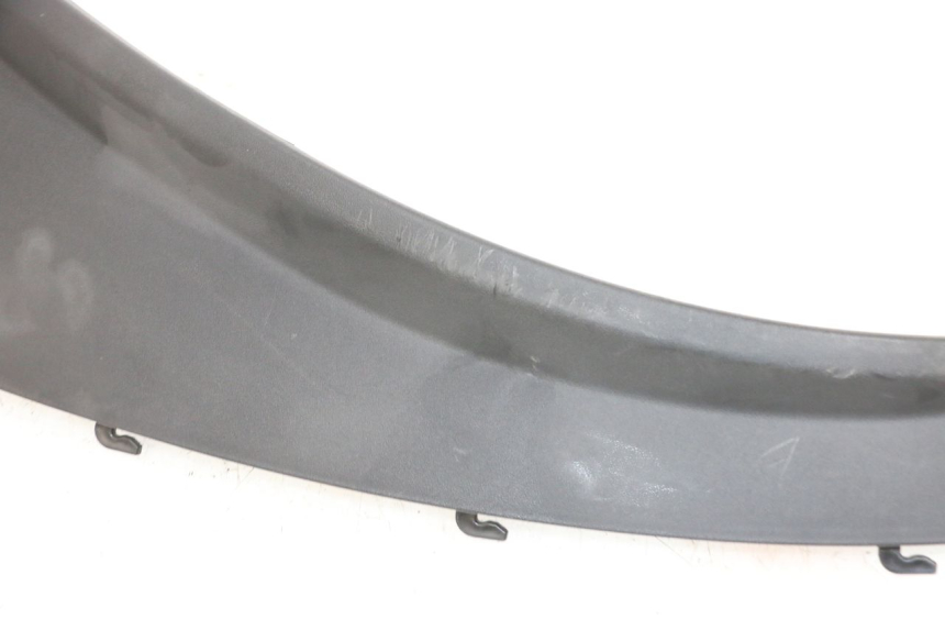 photo de BAJO CARENADO TRASERO IZQUIERDA PIAGGIO MP3 RL 250 (2007 - 2010) - Primer plano técnico