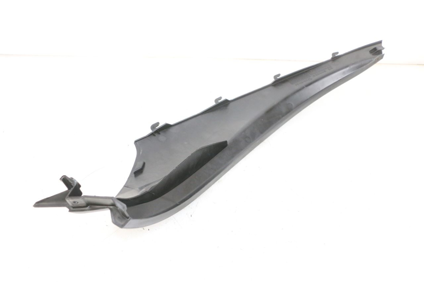 photo de BAJO CARENADO TRASERO IZQUIERDA PIAGGIO MP3 RL 250 (2007 - 2010) - Detalles de los puntos de fijación