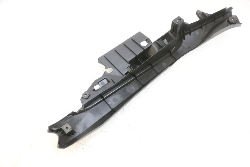 photo de BAJO CARENADO TRASERO IZQUIERDA YAMAHA TRICITY 300 (2020 - 2024) - Otra perspectiva