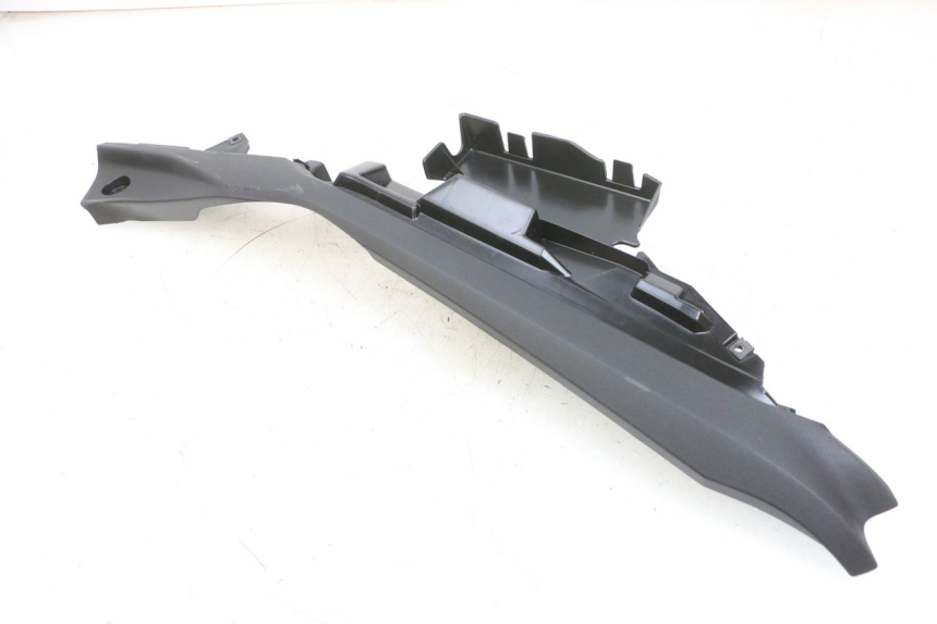 photo de BAJO CARENADO TRASERO IZQUIERDA YAMAHA TRICITY 300 (2020 - 2024) - Detalles de los puntos de fijación