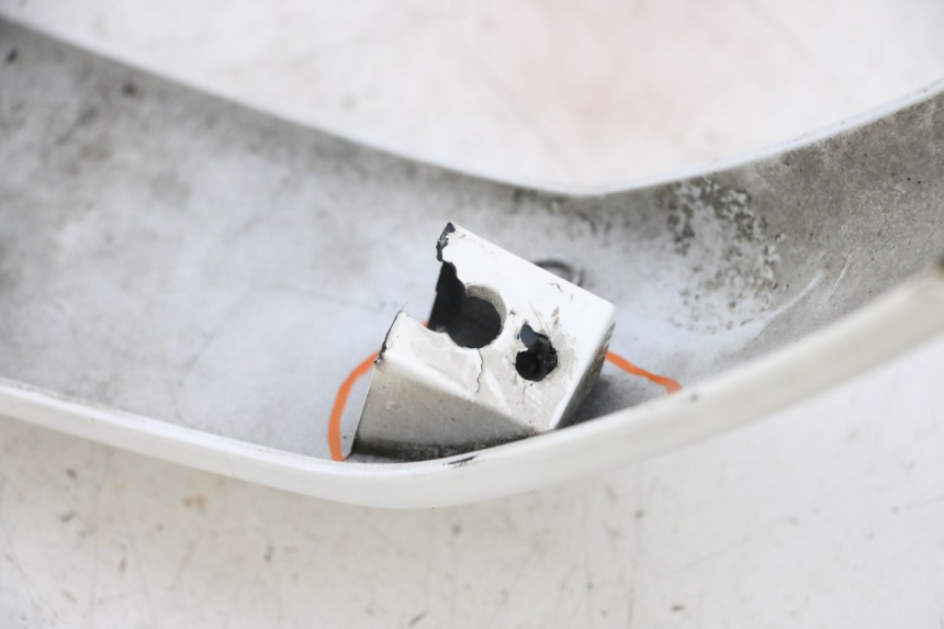 photo de BAJO CARENADO TRASERO IZQUIERDA PIAGGIO VESPA GTS SUPER IE 125 (2009 - 2016) - Primer plano técnico