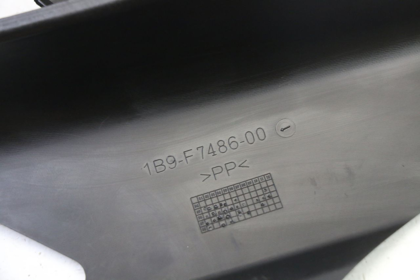 photo de BAJO CARENADO TRASERO IZQUIERDA YAMAHA XMAX X-MAX 125 (2006 - 2009)