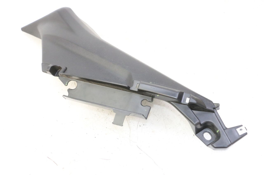 photo de BAJO CARENADO TRASERO IZQUIERDA YAMAHA XMAX X-MAX 125 (2021 - 2025)