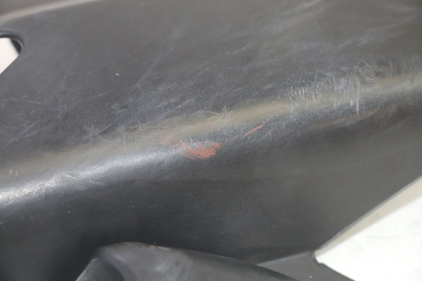 photo de BAJO CARENADO TRASERO IZQUIERDA YAMAHA XMAX X-MAX 125 (2006 - 2009) - Zoom estado de uso