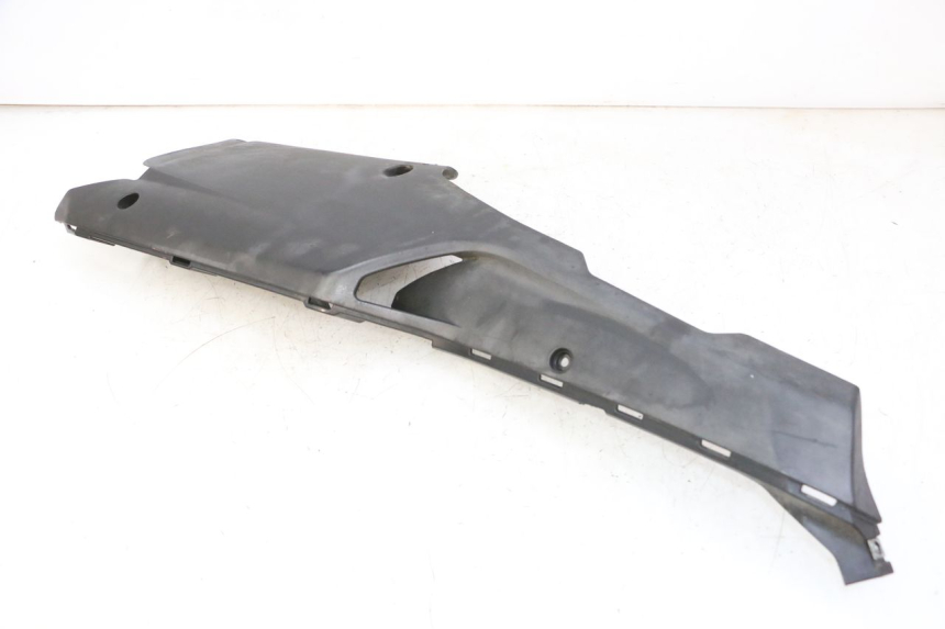 photo de BAJO CARENADO DERECHA QUADRO 4 4D 350 (2015 - 2018)