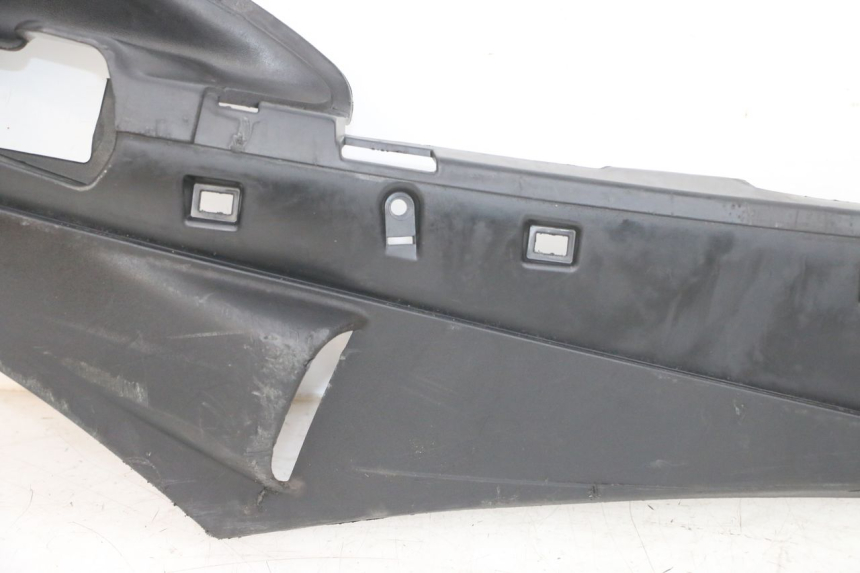 photo de FALDóN LATERAL DERECHO PIAGGIO FLY 4T 50 (2013 - 2017) - Primer plano de alta resolución