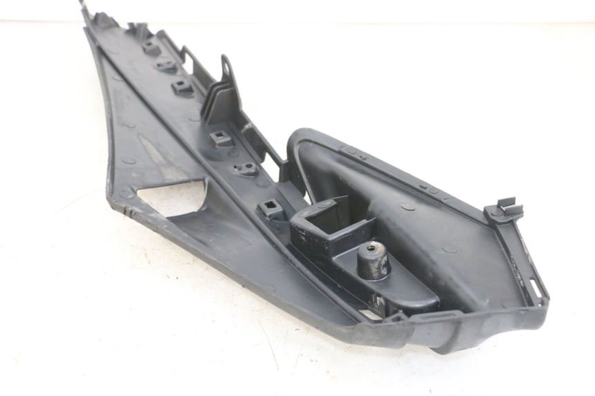 photo de FALDóN LATERAL DERECHO PIAGGIO FLY 4T 50 (2013 - 2017) - Primer plano técnico