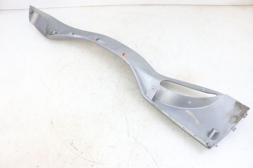 photo de BAJO CARENADO DERECHA SYM GTS EVO 125 (2009 - 2013) - Marcados y referencias originales