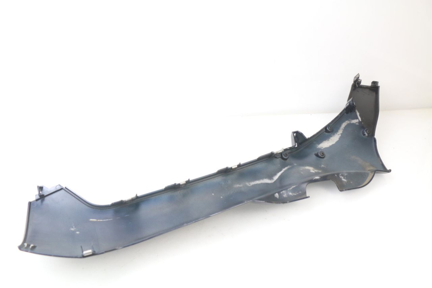 photo de BAJO CARENADO DERECHA PIAGGIO MP3 LT 300 (2010 - 2016) - Detalles de los puntos de fijación