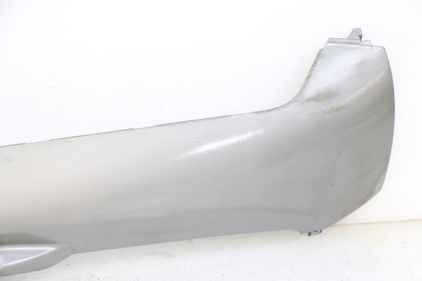 photo de BAJO CARENADO DERECHA PIAGGIO MP3 LT 300 (2010 - 2016) - Características distintivas