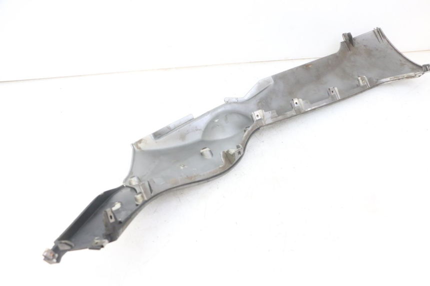 photo de BAJO CARENADO DERECHA PIAGGIO MP3 LT 300 (2010 - 2016) - Detalles de los puntos de fijación