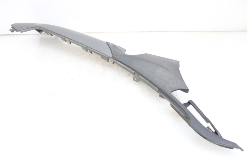 photo de BAJO CARENADO DERECHA PIAGGIO MP3 500 (2016 - 2018) - Primer plano técnico