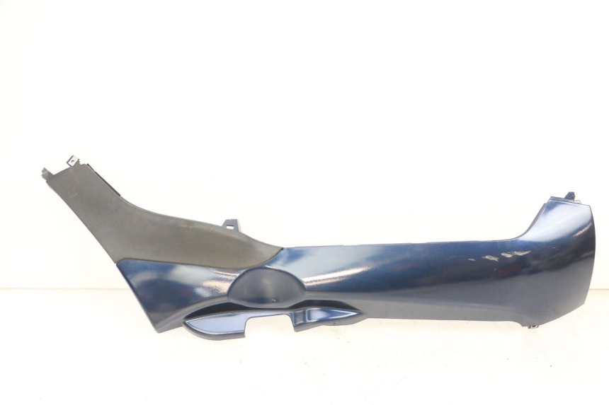 photo de BAJO CARENADO DERECHA PIAGGIO MP3 RL 250 (2007 - 2010) - Características distintivas