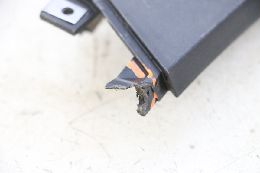 photo de BAJO CARENADO DERECHA PIAGGIO MP3 RL 250 (2007 - 2010) - Zoom estado de uso