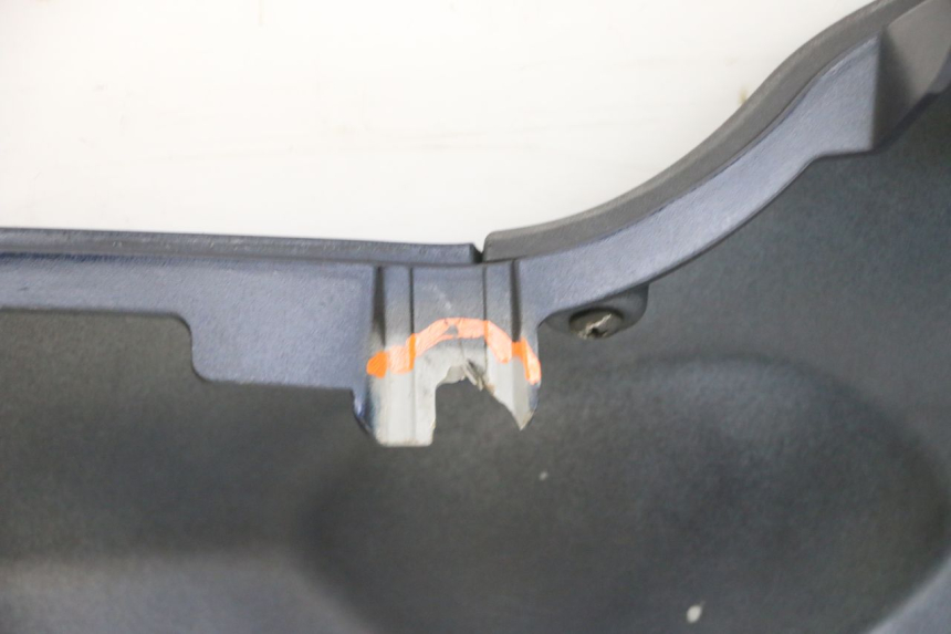 photo de BAJO CARENADO DERECHA PIAGGIO MP3 RL 250 (2007 - 2010) - Detalles de los puntos de fijación