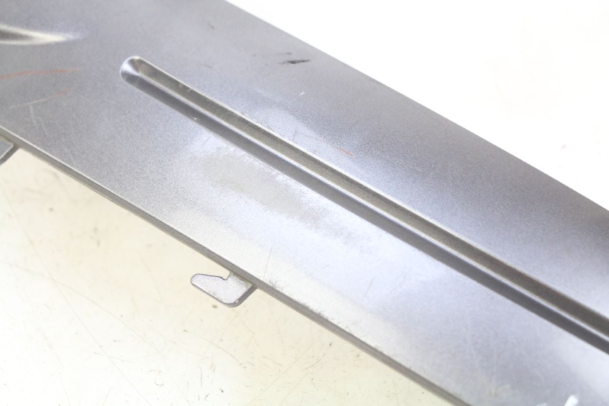 photo de FALDóN LATERAL DERECHO PEUGEOT V-CLIC VCLIC 50 (2007 - 2013) - Zoom estado de uso