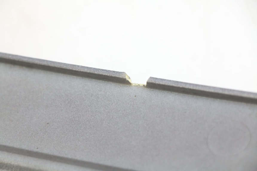 photo de FALDóN LATERAL DERECHO PEUGEOT V-CLIC VCLIC 50 (2007 - 2013) - Estado de la superficie y material