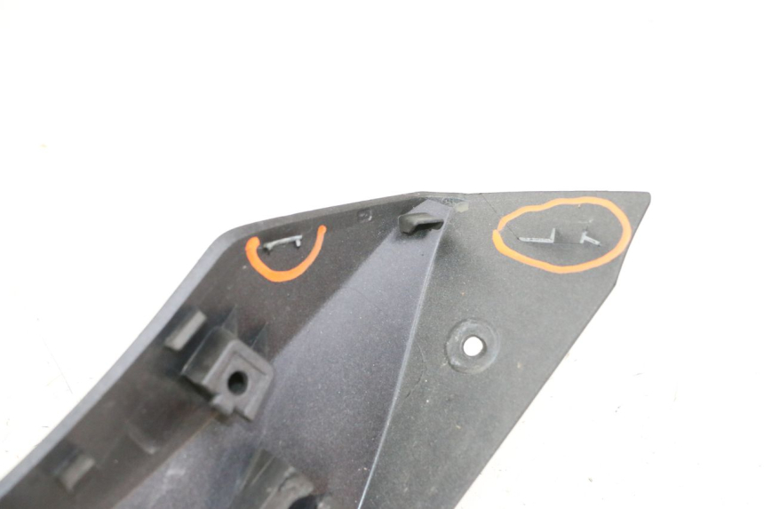 photo de BAJO CARENADO DERECHA YAMAHA XMAX X-MAX 125 (2021 - 2025)