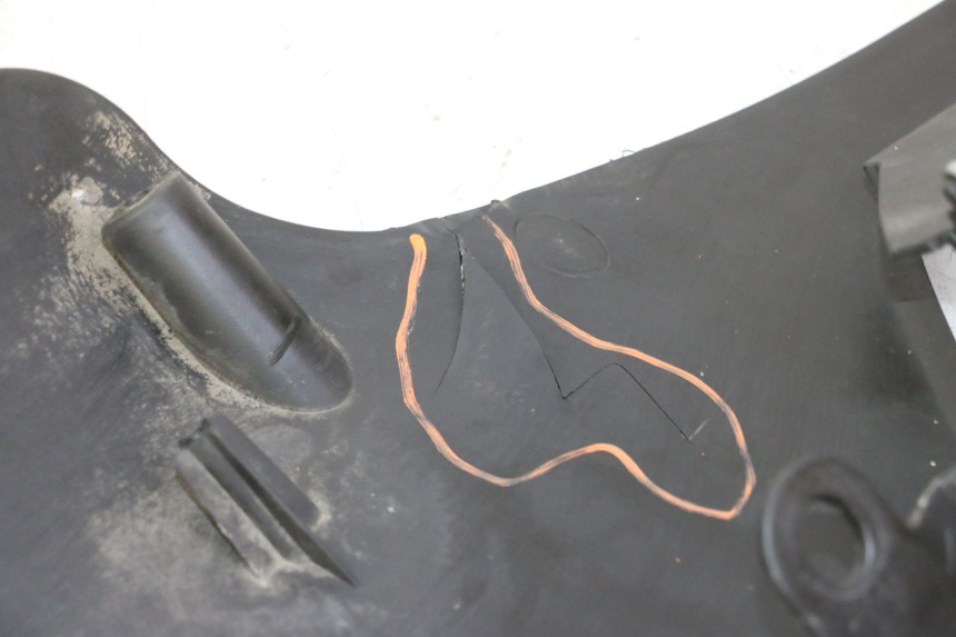 photo de BAJO CARENADO IZQUIERDA QUADRO 4 4D 350 (2015 - 2018)