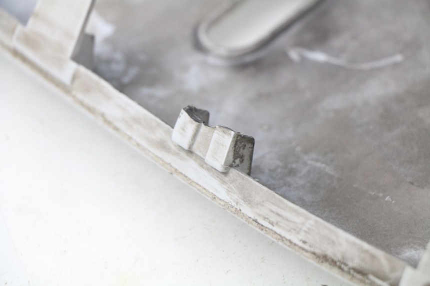 photo de BAJO DE CAJA IZQUIERDA HONDA FES S-WING SWING ABS 125 (2007 - 2015)