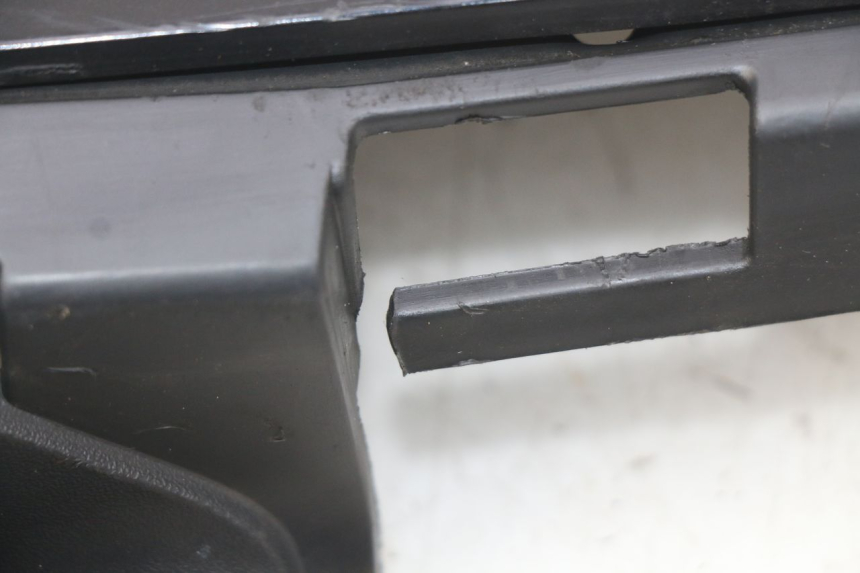 photo de BAJO DE CAJA IZQUIERDA PIAGGIO FLY 4T 50 (2013 - 2017)