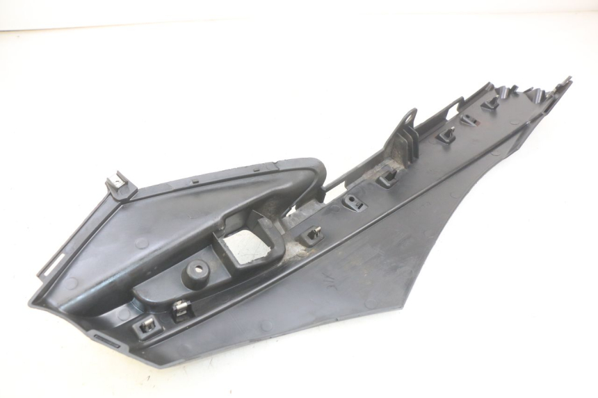 photo de BAJO DE CAJA IZQUIERDA PIAGGIO FLY 4T 50 (2013 - 2017)