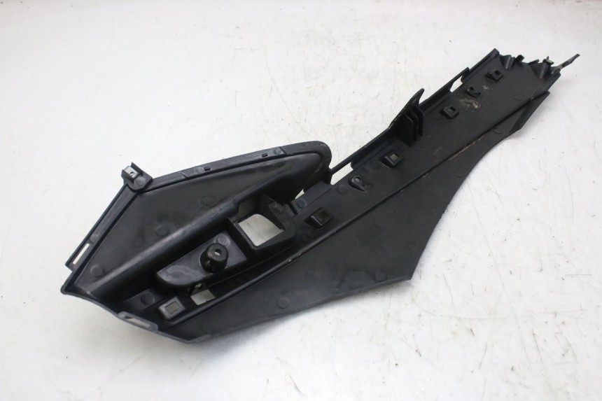 photo de BAJO DE CAJA IZQUIERDA PIAGGIO FLY 4T 50 (2013 - 2017)