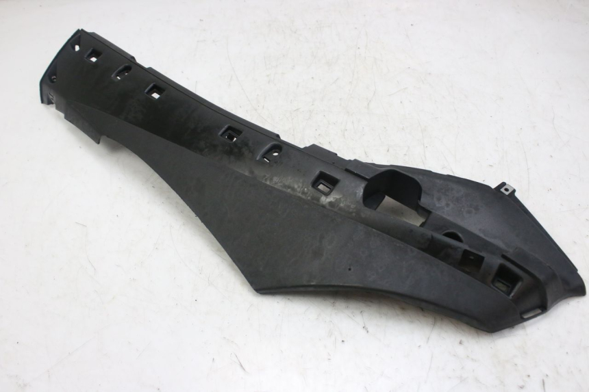 photo de BAJO DE CAJA IZQUIERDA PIAGGIO FLY 4T 50 (2013 - 2017)