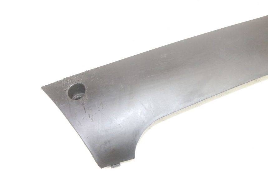 photo de BAJO DE CAJA IZQUIERDA PEUGEOT KISBEE 2T 50 (2010 - 2017)