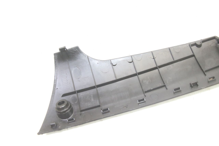 photo de BAJO DE CAJA IZQUIERDA PEUGEOT KISBEE 2T 50 (2010 - 2017)
