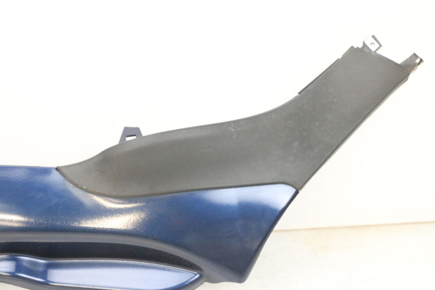 photo de BAJO CARENADO IZQUIERDA PIAGGIO MP3 RL 250 (2007 - 2010) - Zoom sobre los componentes