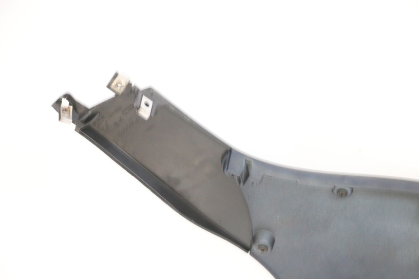 photo de BAJO CARENADO IZQUIERDA PIAGGIO MP3 RL 250 (2007 - 2010) - Detalles de los puntos de fijación