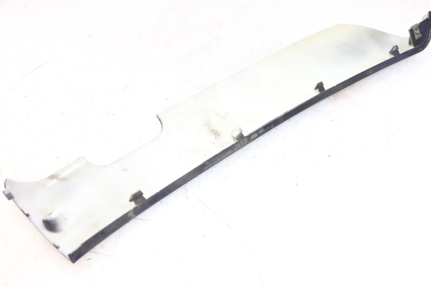 photo de BAJO CARENADO IZQUIERDA JM MOTORS OLDIES GT 4T 50 (2018 - 2025) - Primer plano técnico