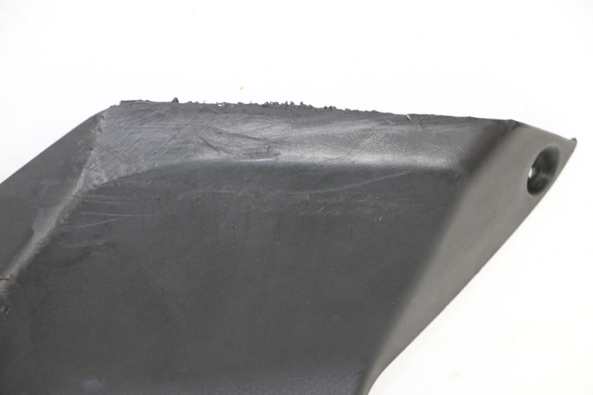 photo de BAJO DE CAJA IZQUIERDA SYM ORBIT III 3 4T 50 (2018 - 2021) - Características distintivas