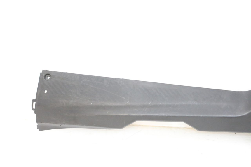 photo de BAJO DE CAJA IZQUIERDA SYM ORBIT III 3 4T 50 (2018 - 2021) - Marcados y referencias originales