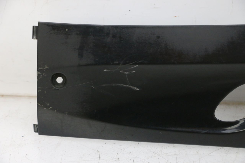 photo de BAJO CARENADO IZQUIERDA DAELIM S1 125 (2007 - 2016) - Enfoque en la estructura