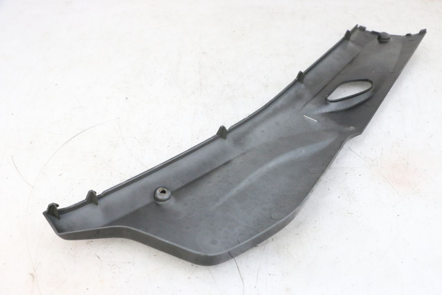 photo de BAJO CARENADO IZQUIERDA DAELIM S1 125 (2007 - 2016) - Detalles de los puntos de fijación