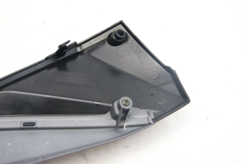 photo de BAJO DE CAJA IZQUIERDA SYM JET 4 4T 50 (2018 - 2021)